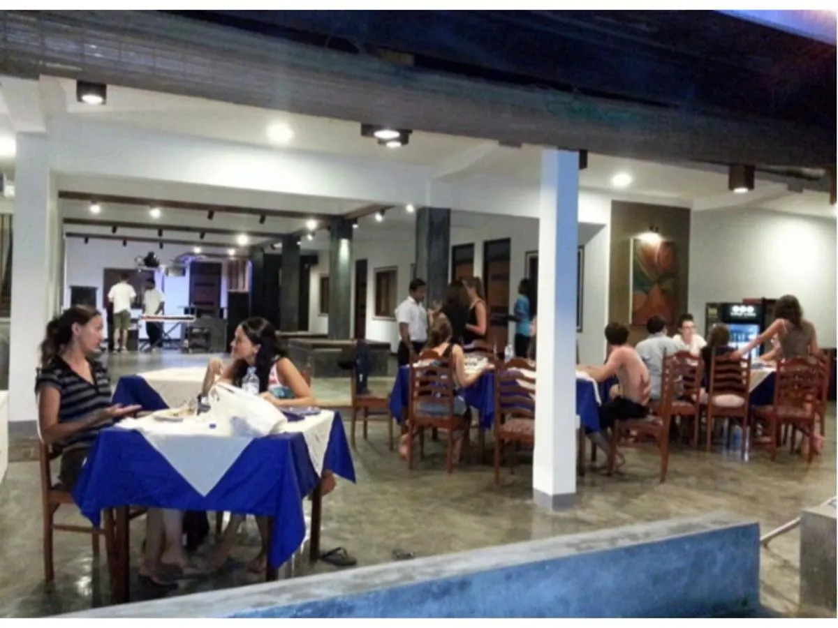 Star Beach Guest House Негомбо Отель