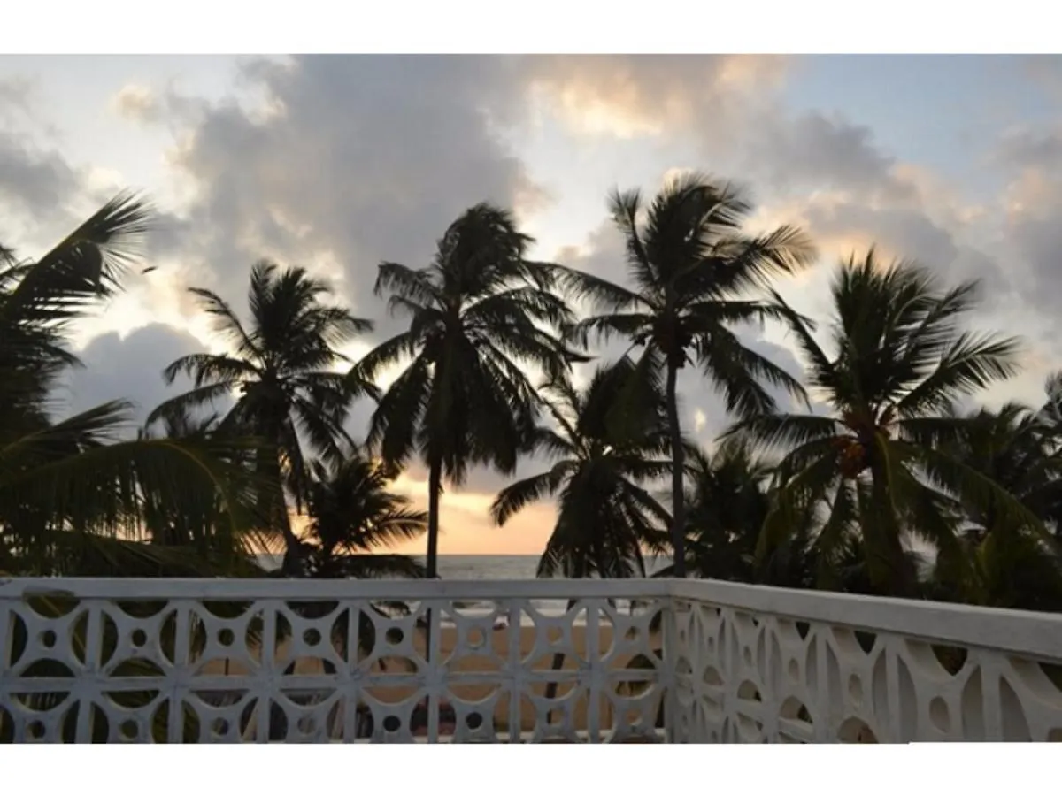 Star Beach Guest House Негомбо