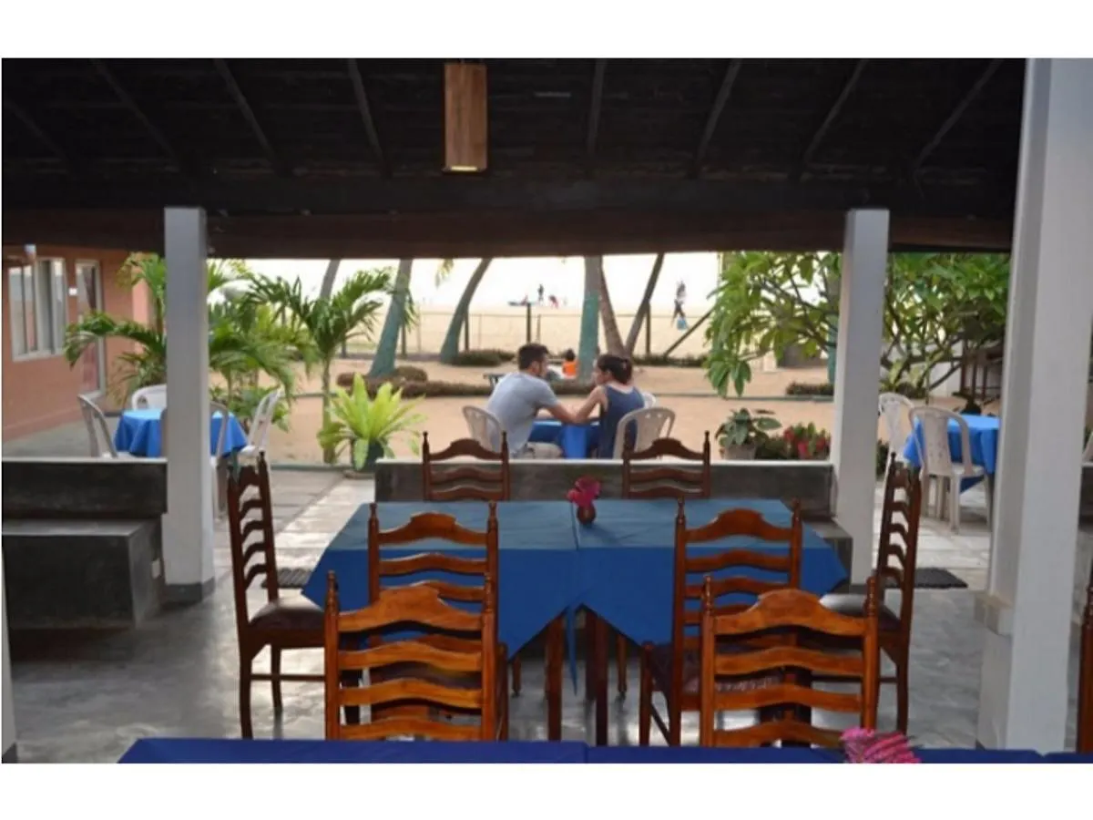 Star Beach Guest House Негомбо