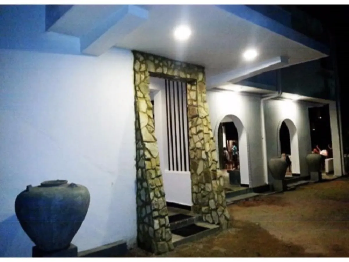 Star Beach Guest House Негомбо Отель