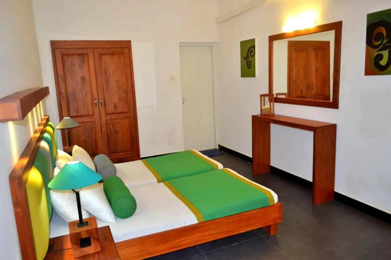Star Beach Guest House Негомбо Отель