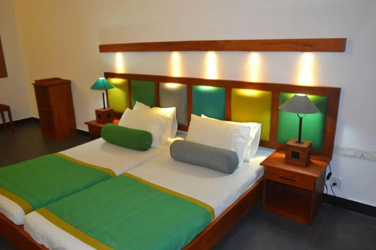 Отель Star Beach Guest House Негомбо