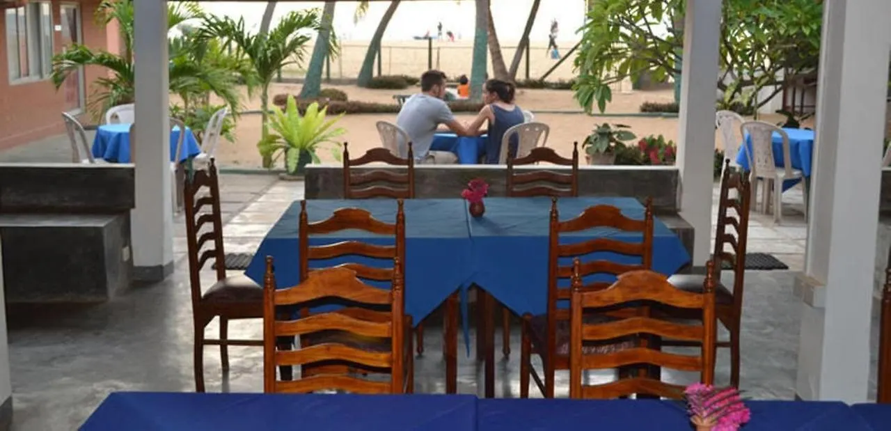 Star Beach Guest House Негомбо 2*,
